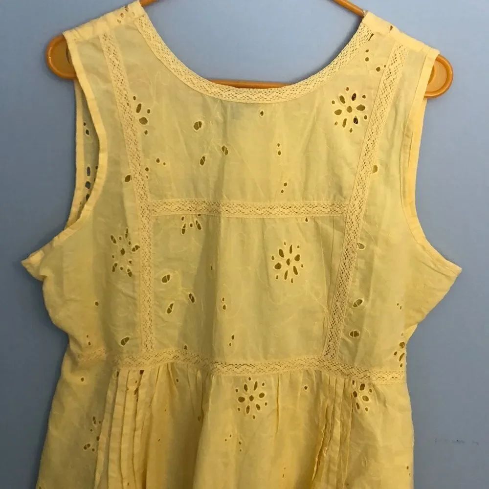 Melissa Paige Yellow Eyelet Babydoll Sleeveless Blouse Medium